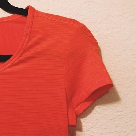 NWOT. Athleta Coral Top. Size Large. - Picture 3 of 8